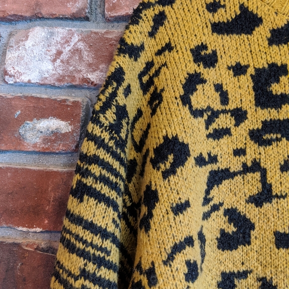 For the Republic Leopard Print Oversized Sweater - Picture 3 of 8
